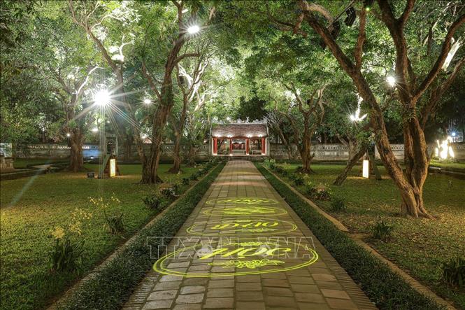 Hệ thống ánh sáng dẫn lối giúp du khách khám phá di tích theo hành trình trải nghiệm được thiết kế bài bản. (Ảnh: Phạm Tuấn Anh/TTXVN)